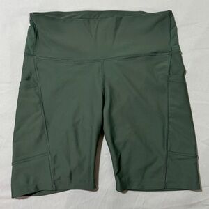 Like new Old Navy Powersoft pocket bike shorts